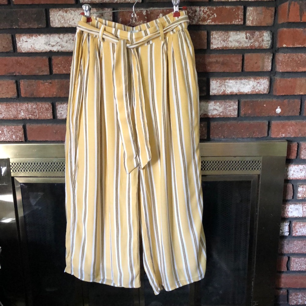 Hollister Ultra High Rise palazzo-like pants, size large.